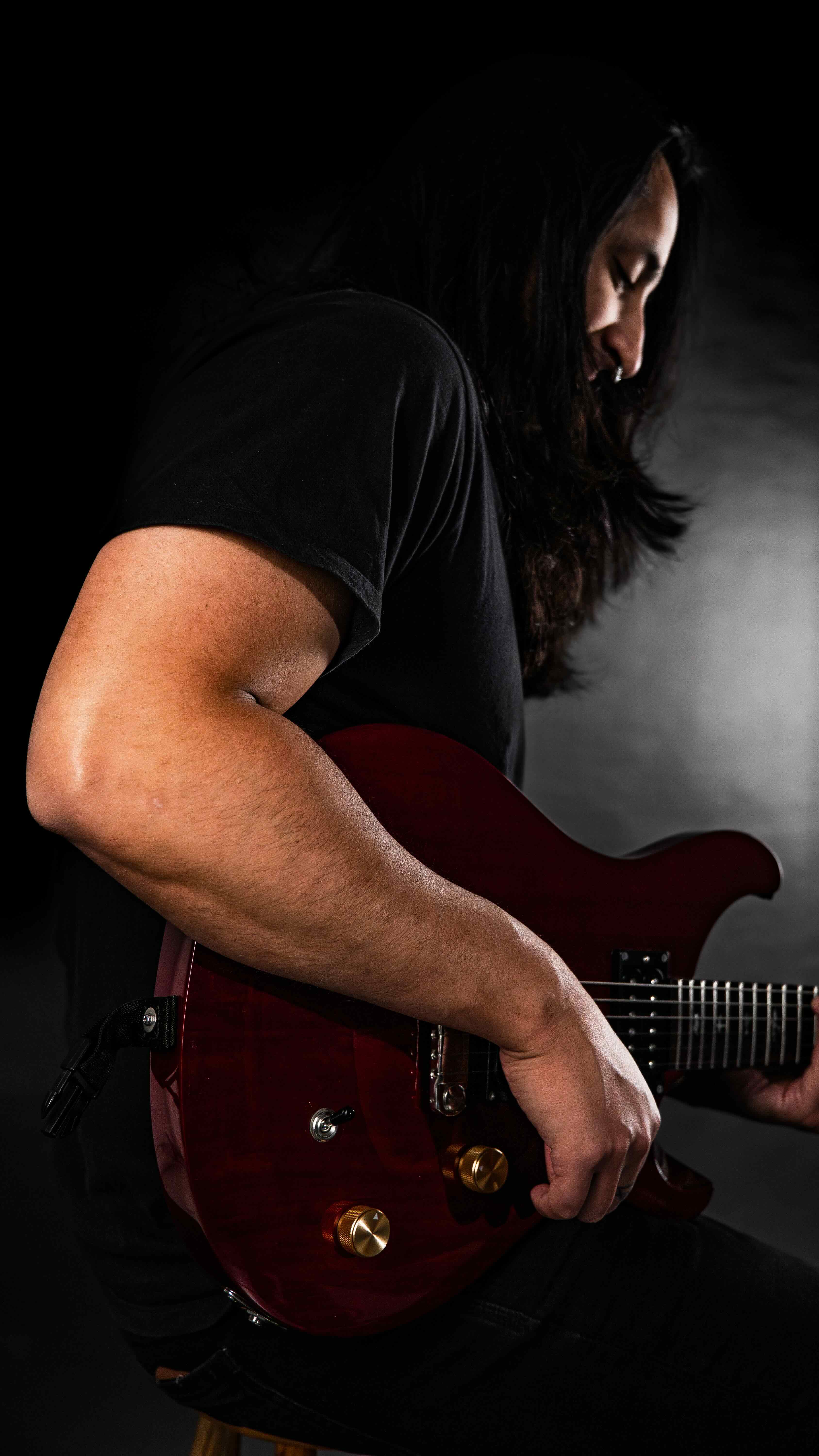 Cris with his PRS SE Standard 22 Vintage Cherry